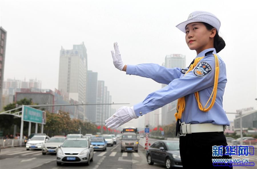 (社會(huì))(1)堅(jiān)守崗位過國慶